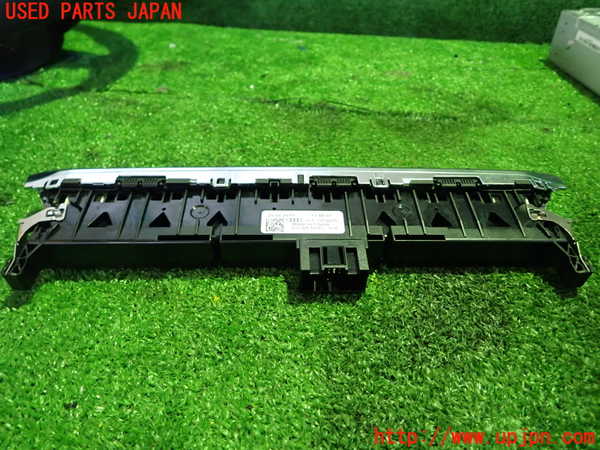 1UPJ-9230056290]アウディ・A3 スポーツバック(8VCXS)ハザードスイッチ 中古_3