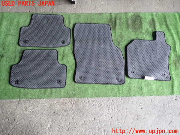 1UPJ-9230057800]アウディ・A3 スポーツバック(8VCXS)フロアマット 中古_5
