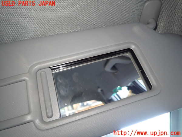 1UPJ-9230057625]アウディ・A3 スポーツバック(8VCXS)室内サンバイザー右側 中古_4
