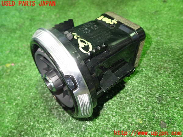 1UPJ-9230057527]アウディ・A3 スポーツバック(8VCXS)エアコン吹き出し口2 (左) 中古_2