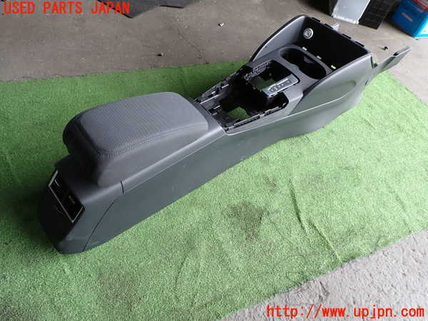 1UPJ-9230057540]アウディ・A3 スポーツバック(8VCXS)センターコンソール 中古_2