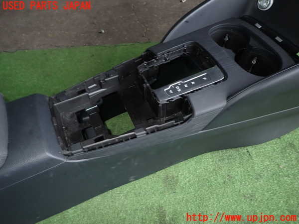 1UPJ-9230057540]アウディ・A3 スポーツバック(8VCXS)センターコンソール 中古_4