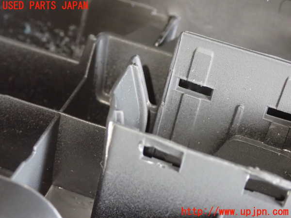 1UPJ-9230051264]アウディ・A3 スポーツバック(8VCXS)左前ドア内張り 中古_4