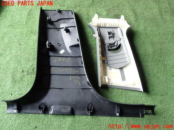 1UPJ-9230057665]アウディ・A3 スポーツバック(8VCXS)右センターピラートリム 中古_5