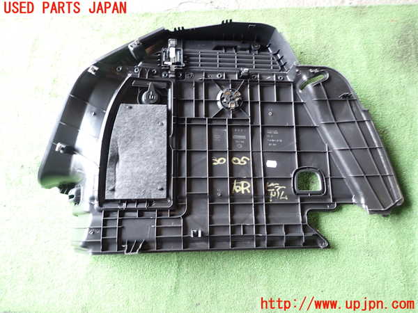 1UPJ-9230057675]アウディ・A3 スポーツバック(8VCXS)右リアピラートリム 中古_2