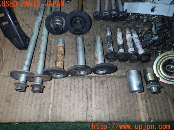 3UPJ=9230060720]ランクルプラド(KDJ95W)後期 ネジ・ナット・ステー類 セット ジャンク_3