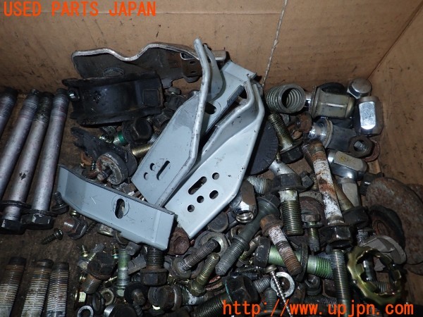 3UPJ=9230060720]ランクルプラド(KDJ95W)後期 ネジ・ナット・ステー類 セット ジャンク_4