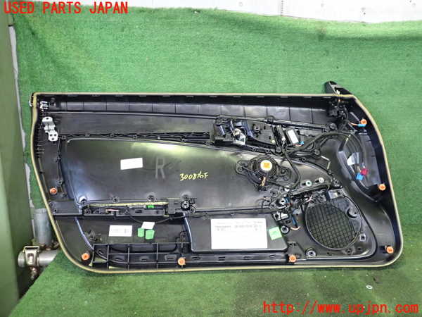 2UPJ-9230081234]ベンツ SLC200(172434)(R172)右ドア内張り 中古_3