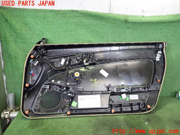 2UPJ-9230081264]ベンツ SLC200(172434)(R172)左ドア内張り 中古_3