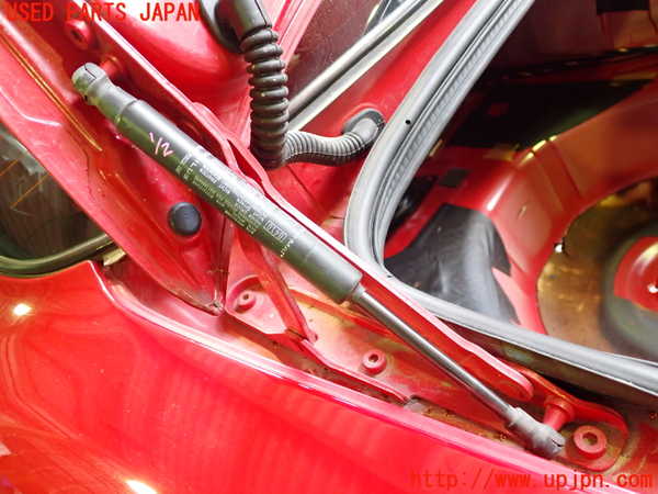 2UPJ-9230091506]アルファロメオ・156 GTA(932AXB)トランクダンパー 中古_2
