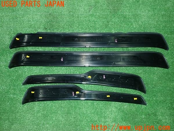 3UPJ=9230120616]BMW 325i Mスポーツ(VB25 E90)前期 純正 10627110 スカッフプレート 中古_2