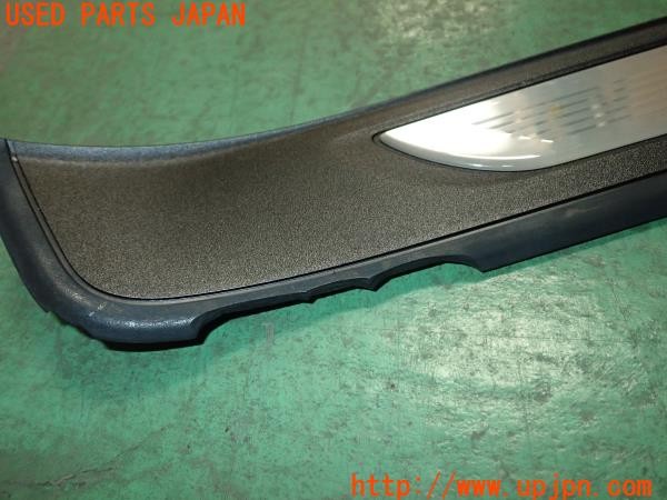 3UPJ=9230120616]BMW 325i Mスポーツ(VB25 E90)前期 純正 10627110 スカッフプレート 中古_3