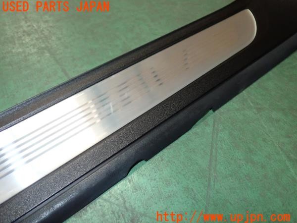 3UPJ=9230120616]BMW 325i Mスポーツ(VB25 E90)前期 純正 10627110 スカッフプレート 中古_5