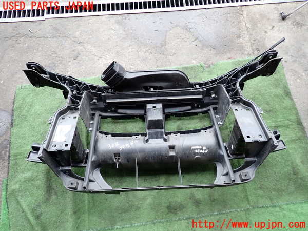 2UPJ-9230121041]BMW 325i(VB25)(E90)コアサポート 中古_4