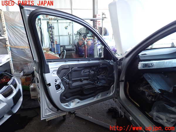 2UPJ-9230121260]BMW 325i(VB25)(E90)左前ドア 中古(43R-001582 M3240)_2