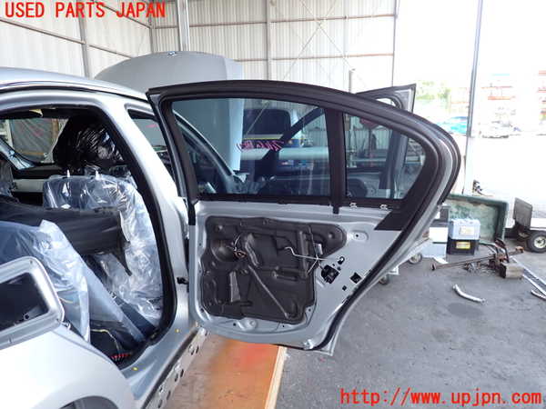 2UPJ-9230121290]BMW 325i(VB25)(E90)右後ドア 中古(43R-001582 M3240)_2