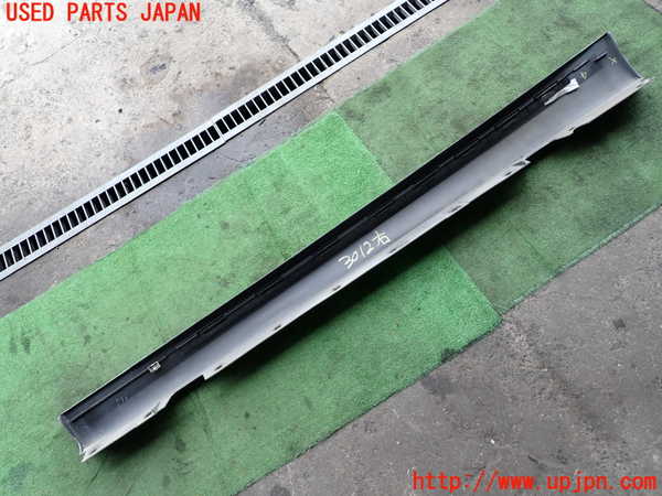 2UPJ-9230121390]BMW 325i(VB25)(E90)右サイドステップ 中古_5