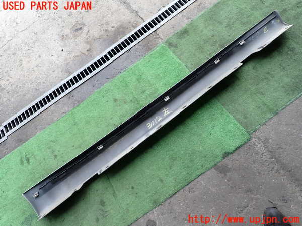 2UPJ-9230121392]BMW 325i(VB25)(E90)左サイドステップ 中古_5