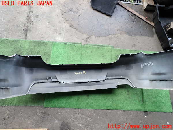 2UPJ-9230121610]BMW 325i(VB25)(E90)リアバンパー 中古_5