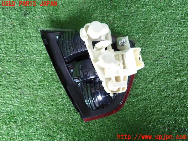 2UPJ-9230121550]BMW 325i(VB25)(E90)右リアフィニッシャー 中古_2