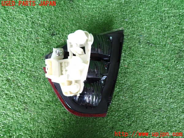 2UPJ-9230121552]BMW 325i(VB25)(E90)左リアフィニッシャー 中古_2