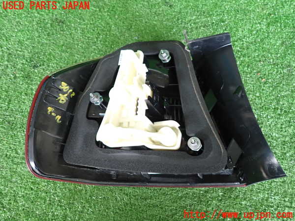 2UPJ-9230121530]BMW 325i(VB25)(E90)右テールランプ 中古_3