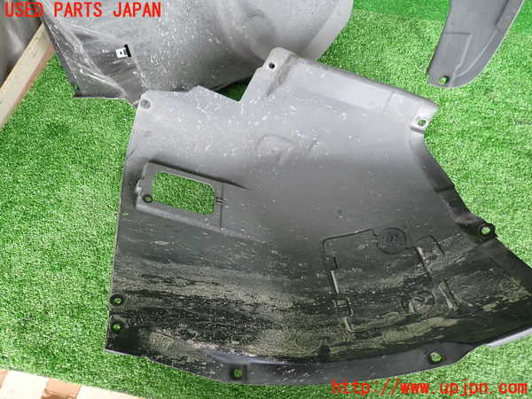 2UPJ-9230121090]BMW 325i(VB25)(E90)右前フェンダーライナー 中古_4