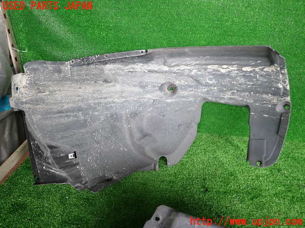 2UPJ-9230121090]BMW 325i(VB25)(E90)右前フェンダーライナー 中古_5