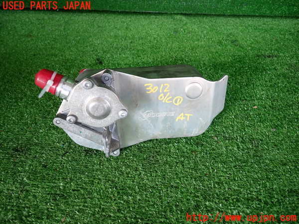 2UPJ-9230122481]BMW 325i(VB25)(E90)オイルクーラー1 中古_2
