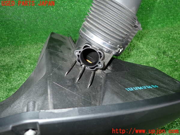 2UPJ-9230122560]BMW 325i(VB25)(E90)エアクリーナーボックス 中古_2
