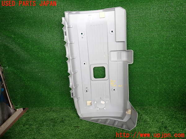 2UPJ-9230122160]BMW 325i(VB25)(E90)エンジンアッパーカバー 中古_4