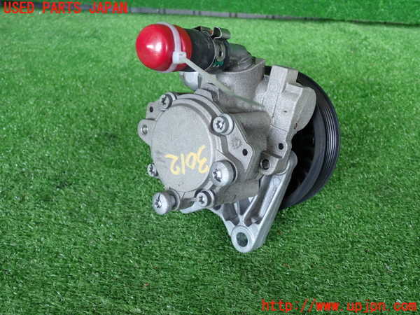 2UPJ-9230124250]BMW 325i(VB25)(E90)パワステポンプ 中古_2