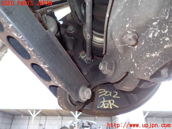 2UPJ-9230124300]BMW 325i(VB25)(E90)右リアナックルハブ 中古_2