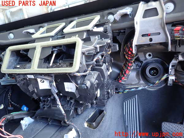 2UPJ-9230126081]BMW 325i(VB25)(E90)エバポレーター1 中古_2