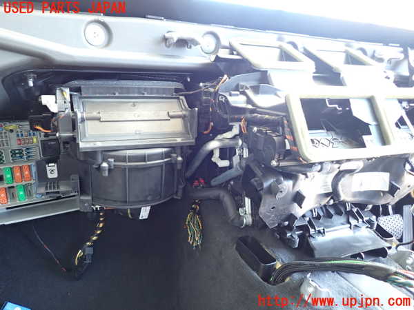 2UPJ-9230126081]BMW 325i(VB25)(E90)エバポレーター1 中古_3
