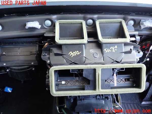 2UPJ-9230126081]BMW 325i(VB25)(E90)エバポレーター1 中古_4