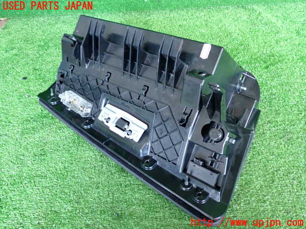 2UPJ-9230127516]BMW 325i(VB25)(E90)グローブボックス1 中古_2