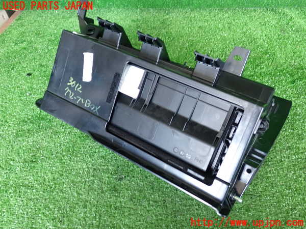 2UPJ-9230127516]BMW 325i(VB25)(E90)グローブボックス1 中古_3