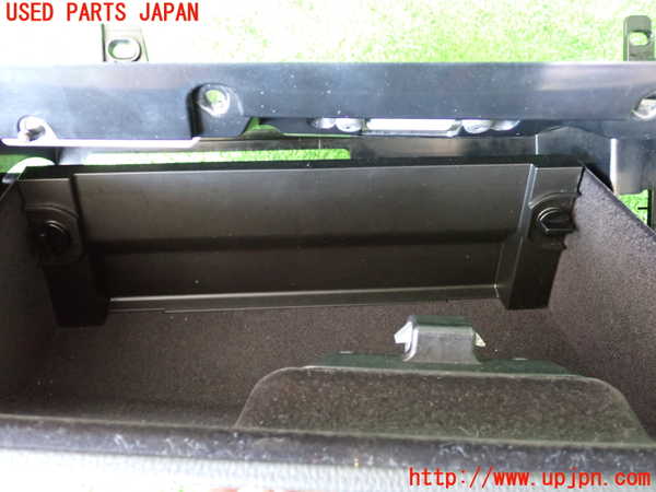 2UPJ-9230127516]BMW 325i(VB25)(E90)グローブボックス1 中古_4