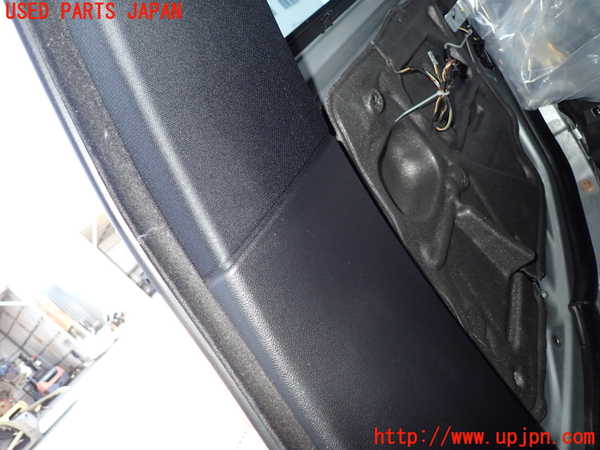 2UPJ-9230127665]BMW 325i(VB25)(E90)右センターピラートリム 中古_3