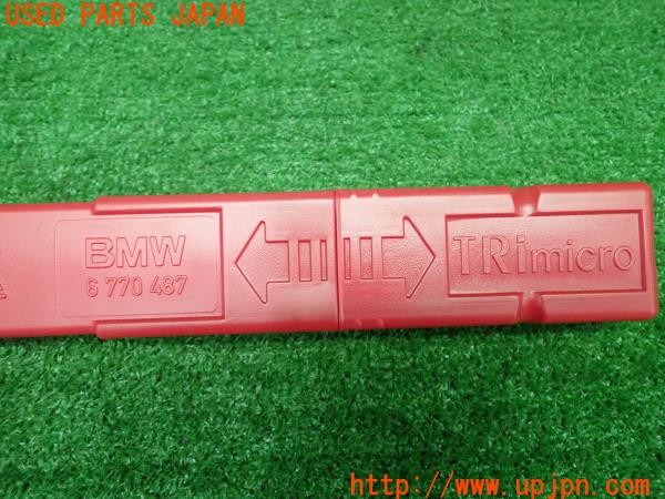 3UPJ=9230130643]BMW 328i(3A20 F30)純正 三角表示板 6 770 487 停止版 ケース付 中古_5