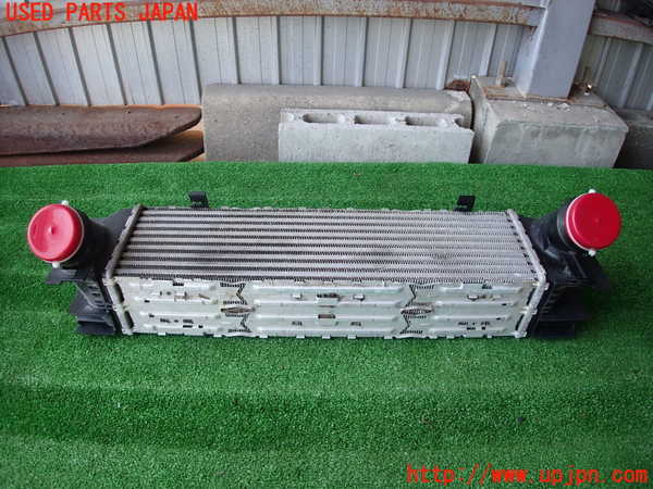 2UPJ-9230132451]BMW 328i(3A20)インタークーラー1 中古 F30_2