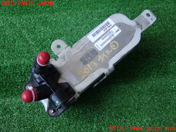 2UPJ-9230132481]BMW 328i(3A20)オイルクーラー1 中古 F30_2