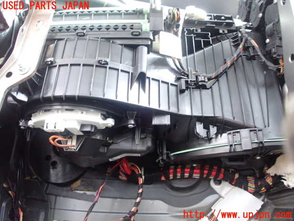 2UPJ-9230136081]BMW 328i(3A20)エバポレーター1 中古 F30_3