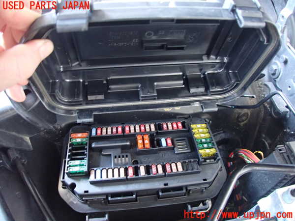 2UPJ-9230136743]BMW 328i(3A20)ヒューズボックス3 中古 F30_2