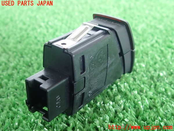 2UPJ-9230136290]BMW 328i(3A20)ハザードスイッチ 中古 F30_2