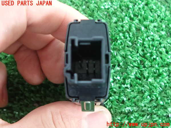 2UPJ-9230136290]BMW 328i(3A20)ハザードスイッチ 中古 F30_4