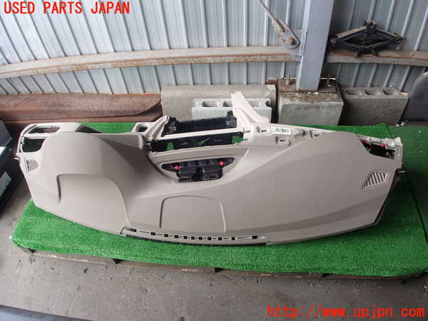 2UPJ-9230137505]BMW 328i(3A20)ダッシュボード 中古 F30_4
