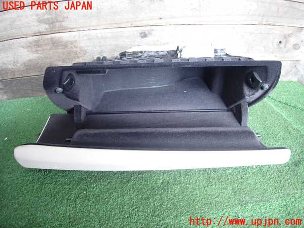 2UPJ-9230137516]BMW 328i(3A20)グローブボックス1 中古 F30_2