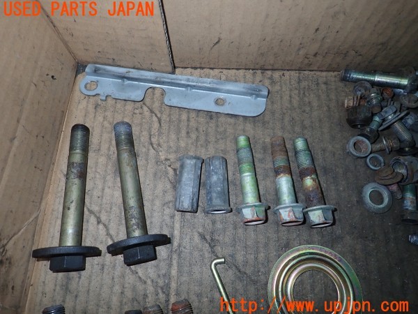 3UPJ=9230150720]ハイエースワゴン(KZH100G)ネジ・ナット・ステー類 セット ジャンク_2